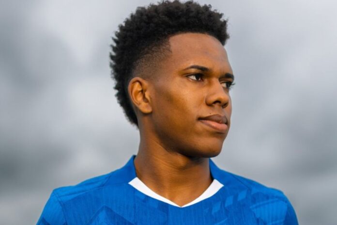 treinador-do-chelsea-compara-estevao-a-cole-palmer,-craque-do-mundial
