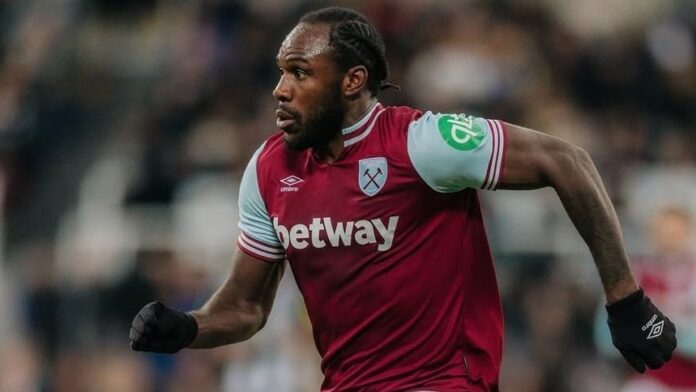 oito-meses-apos-grave-acidente,-artilheiro-e-dispensado-do-west-ham