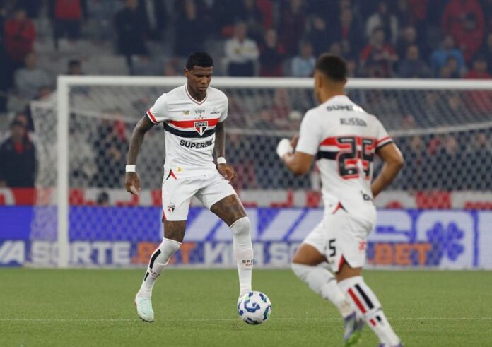 sao-paulo-confirma-lesao-de-zagueiro-titular-em-jogo-da-copa-do-brasil