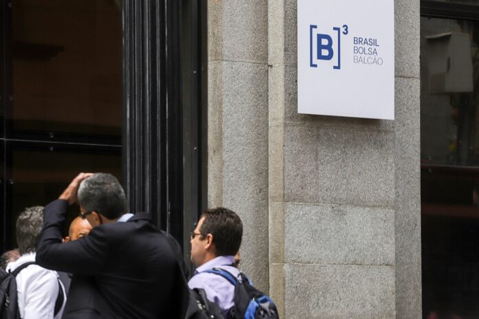 b3-tem-lucro-liquido-recorrente-de-r$-1,28-bilhao-no-2o-trimestre