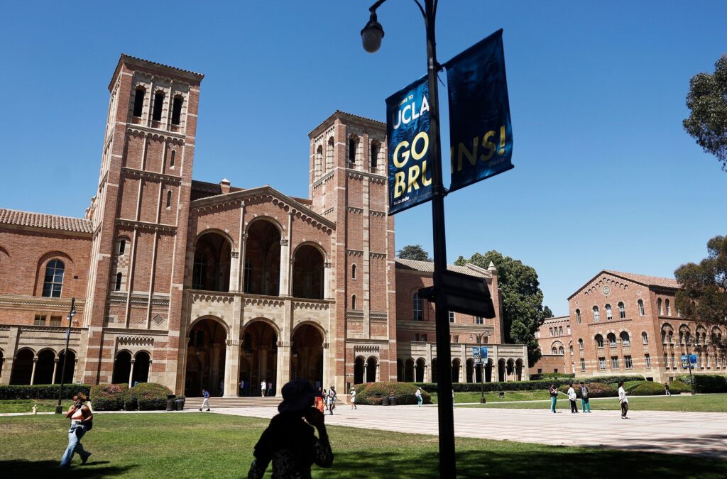 trump-congela-recursos-da-universidade-da-california-por-“antissemitismo”