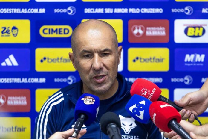 leonardo-jardim-destaca-cassio-em-classificacao:-“grande-profissional”