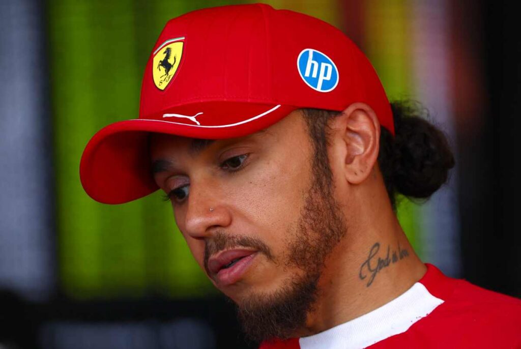 ex-ferrari-critica-hamilton:-“senna-ou-schumacher-jamais-teriam-dito”