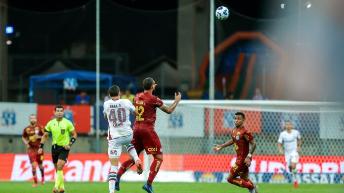 em-jogo-eletrizante-de-seis-gols,-bahia-e-fluminense-empatam-no-brasileiro