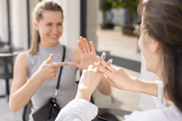 quer-aprender-libras?-plataforma-oferece-curso-on-line-e-gratuito