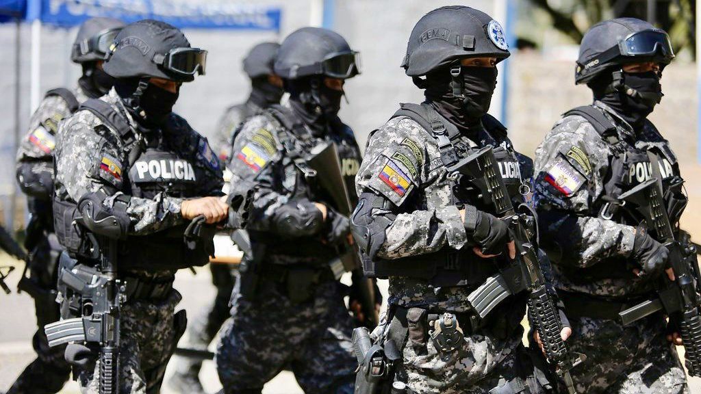chacina-deixa-oito-mortos-em-boate-do-equador,-incluindo-irmao-de-prefeito
