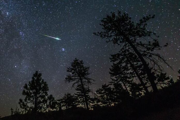 chuva-de-meteoros-perseidas-atinge-o-pico-nesta-semana;-saiba-mais