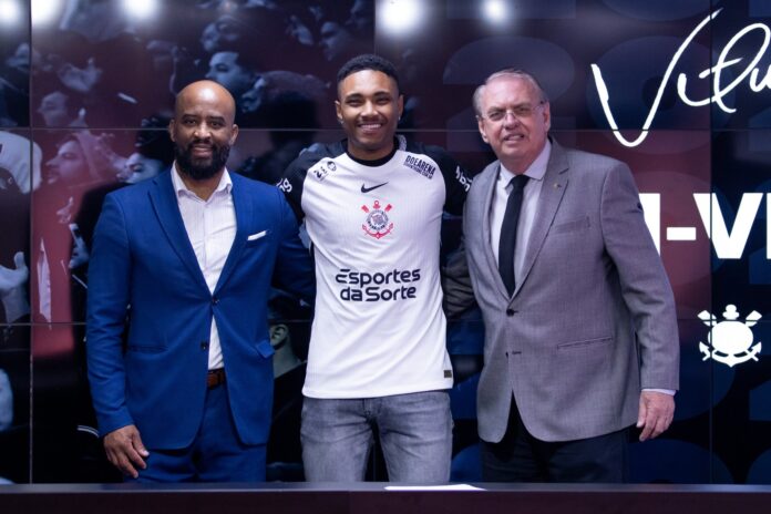 corinthians-anuncia-a-contratacao-de-vitinho,-ex-flamengo-e-botafogo