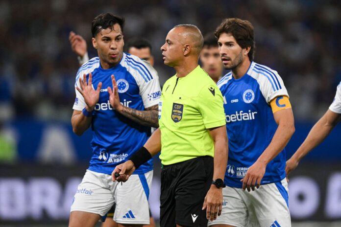 cruzeiro-vai-a-cbf-contra-arbitragem-em-jogo-diante-do-santos