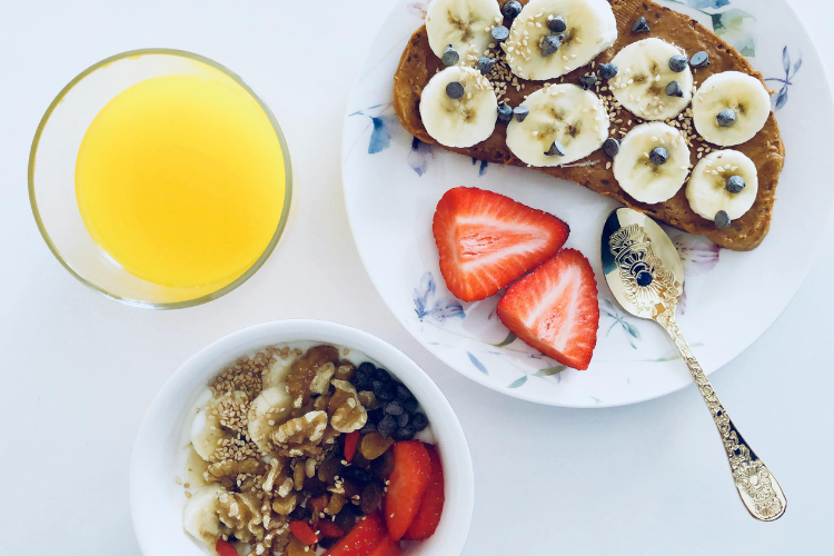 qual-e-o-melhor-horario-para-tomar-cafe-da-manha?-entenda-seus-beneficios