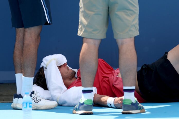 tenista-frances-desmaia-por-conta-do-calor-em-cincinnati.-veja-video