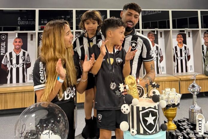 video:-filho-de-zagueiro-do-bota-comemora-aniversario-no-nilton-santos