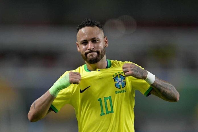 neymar-recebe-presente-da-cbf-por-artilharia-com-a-selecao-brasileira