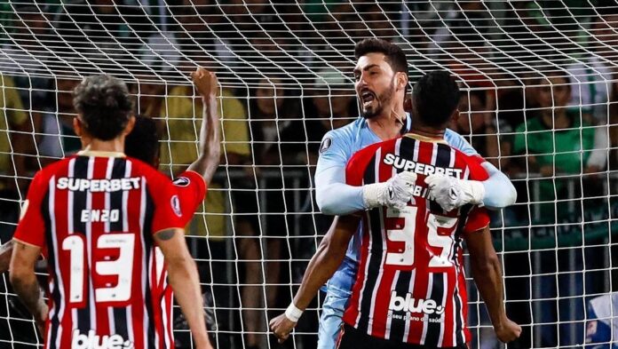 sao-paulo:-rafael-abre-o-jogo-sobre-duelo-com-cardona-em-penaltis-perdidos