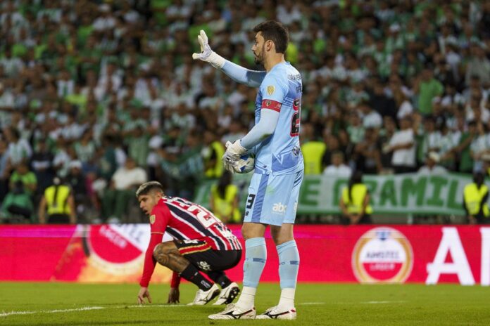 video:-torcidas-de-sao-paulo-e-atletico-nacional-entram-em-conflito