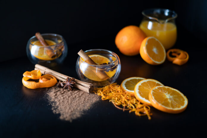 casca-de-laranja-e-canela:-saiba-como-o-cha-aromatico-ajuda-a-saude