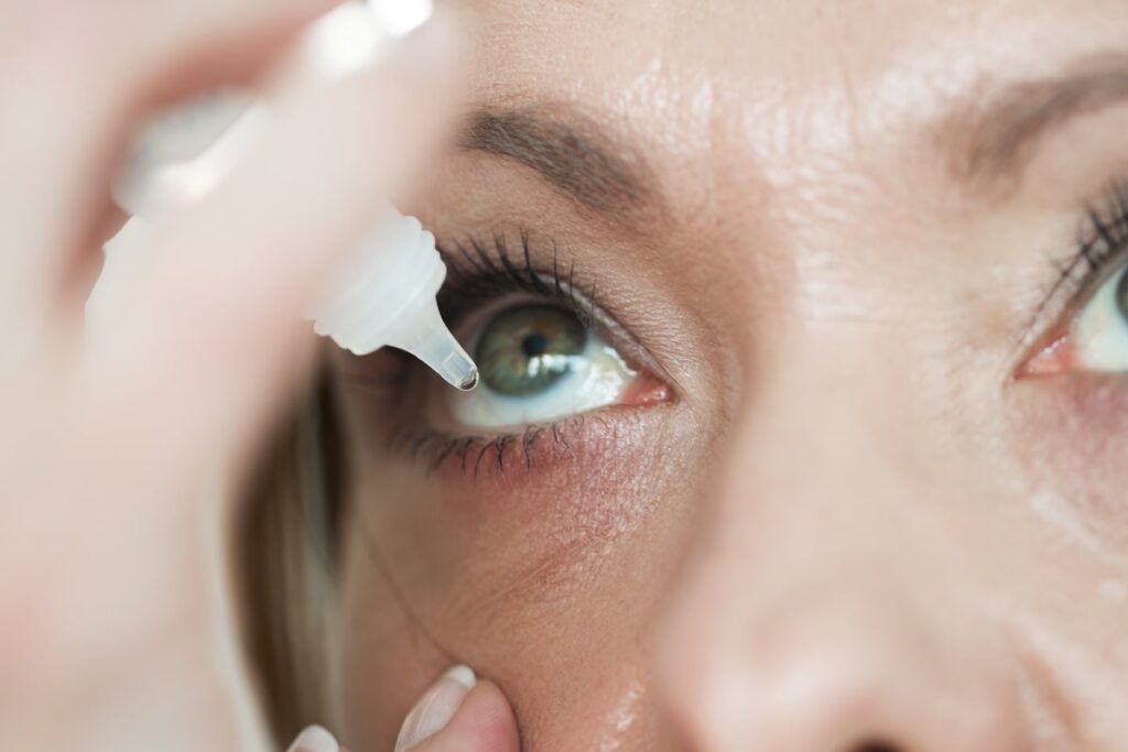 eua-aprova-primeiro-colirio-que-substitui-oculos-e-corrige-a-visao