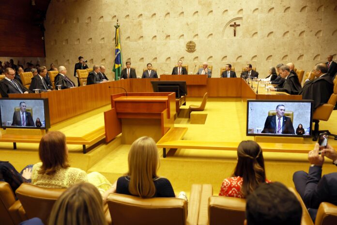 atlas/bloomberg:-pais-se-divide-sobre-se-judiciario-cumpre-seu-papel