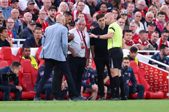 suposto-caso-de-racismo-paralisa-jogo-de-estreia-na-premier-league