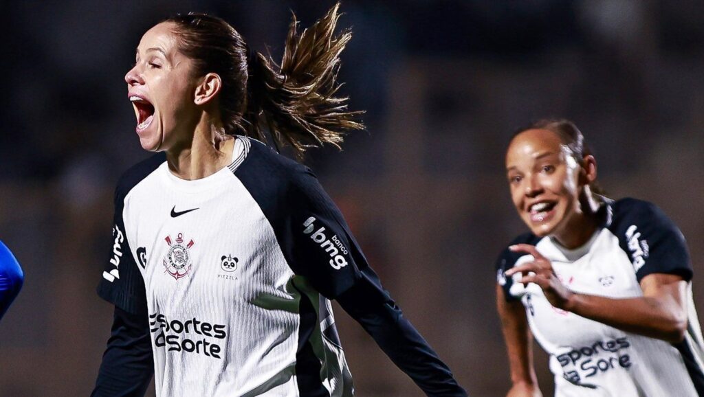 com-golacos,-corinthians-bate-o-bahia-e-vai-as-semis-do-brasileiro-feminino