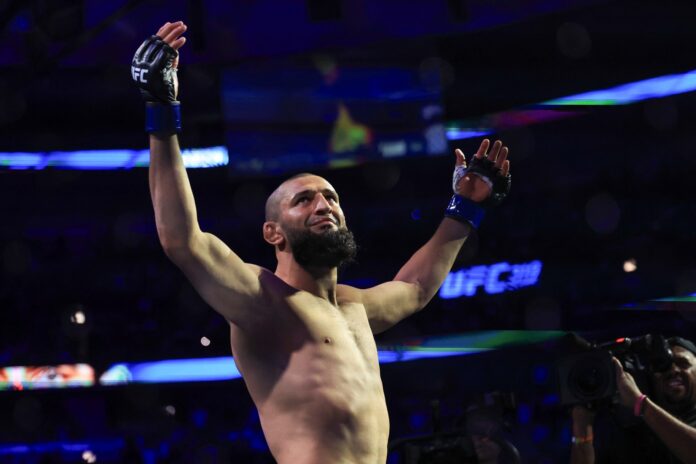 ufc-319:-chimaev-derrota-du-plessis-e-conquista-o-cinturao-dos-medios