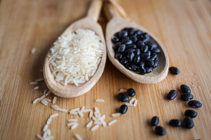 arroz-e-feijao-na-dieta:-conheca-beneficios-para-quem-pratica-esportes