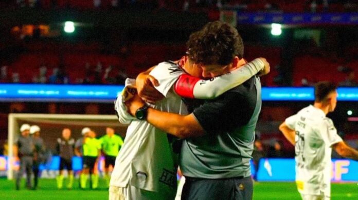 neymar-chora-e-e-consolado-por-diniz-apos-goleada-em-santos-x-vasco