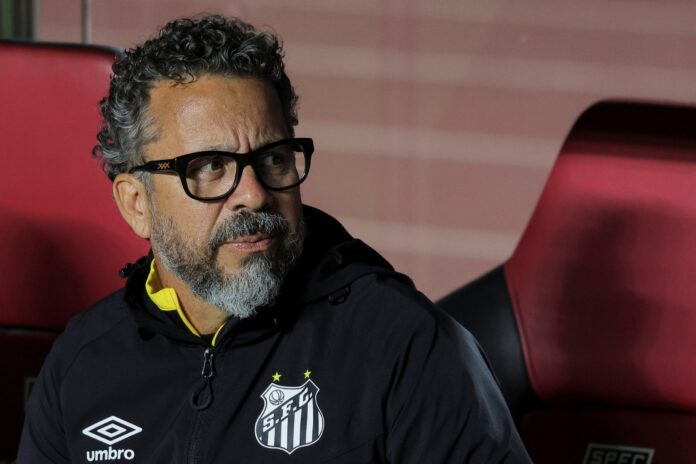 santos-demite-o-tecnico-cleber-xavier-apos-perder-por-6-x-0-do-vasco