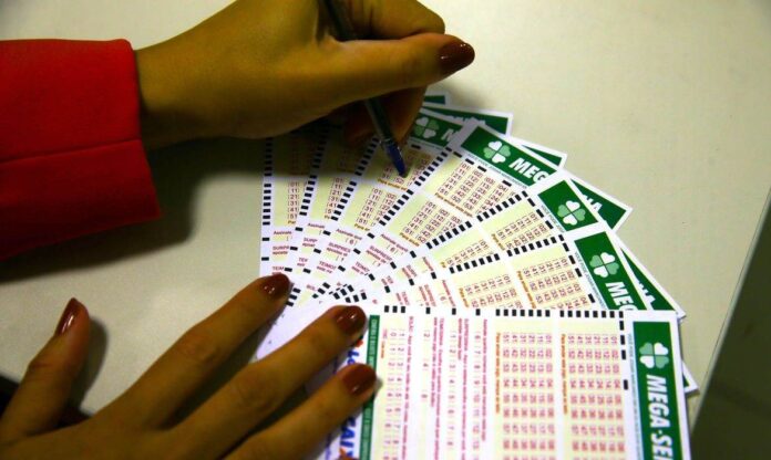 mega-sena-2903:-sorteio-desta-terca-(19)-pode-pagar-r$-65-milhoes