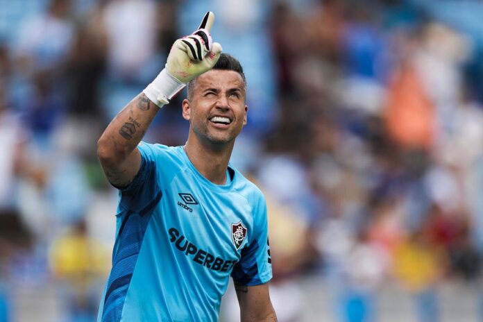 no-maracana,-fabio-quebra-recorde-e-atinge-marca-historica-no-futebol