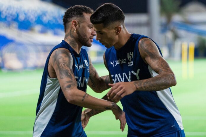 neymar-presenteia-ex-companheiro-com-camisa-de-santos;-veja-foto