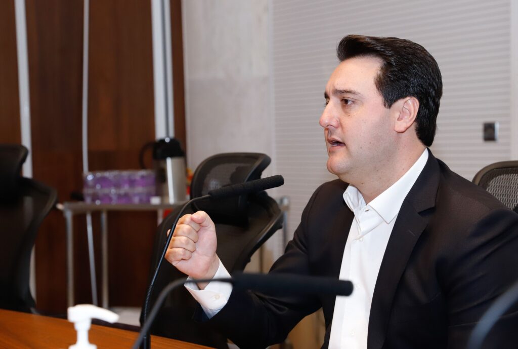 ratinho-junior-e-aprovado-por-84%-no-parana,-diz-quaest