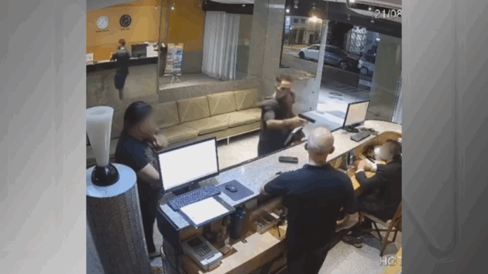 video:-homem-realiza-assalto-a-mao-armada-em-hotel-de-copacabana