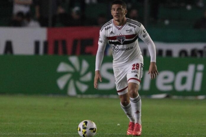 sao-paulo-anuncia-renovacao-de-volante-campeao-da-copa-do-brasil
