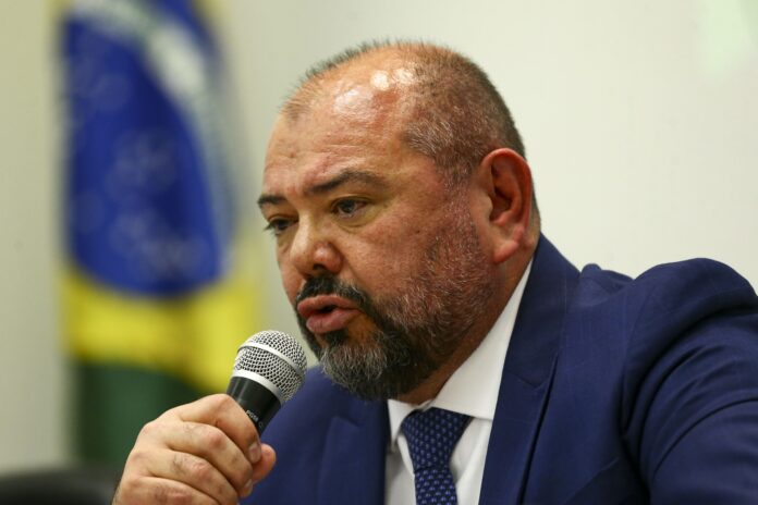 senador-quer-dados-financeiros-de-ex-ministro-do-bolsonaro-na-cpmi-do-inss
