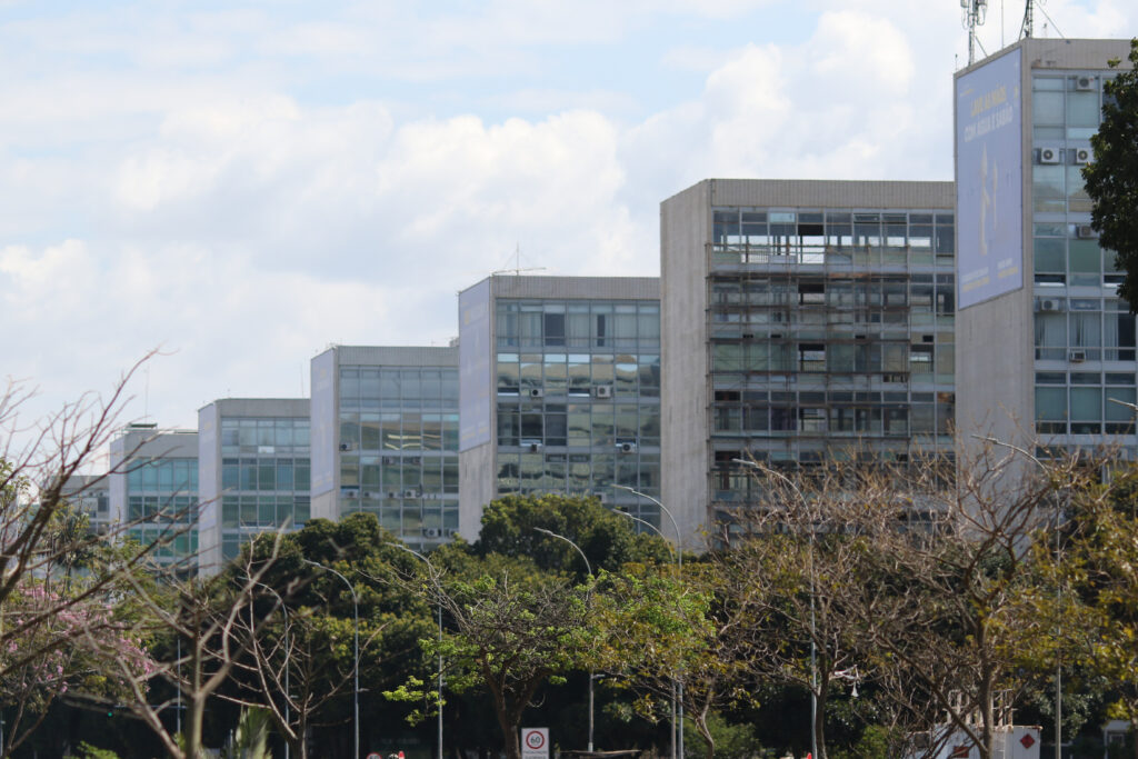 ministros-do-pp-e-do-uniao-ficam-em-fogo-cruzado-apos-acenos-de-rompimento