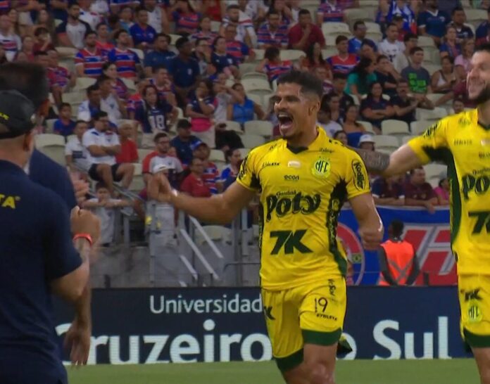 com-gol-solitario-de-edson-carioca,-mirassol-vence-fortaleza