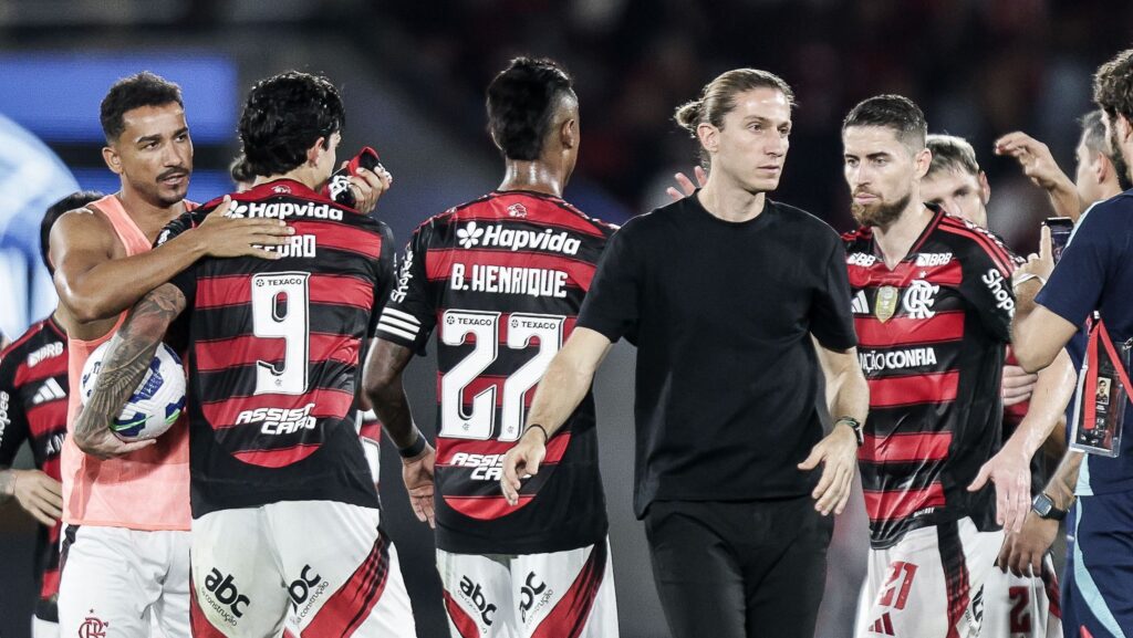 filipe-luis-celebra-goleada-do-flamengo-sobre-vitoria:-“foi-fantastico”