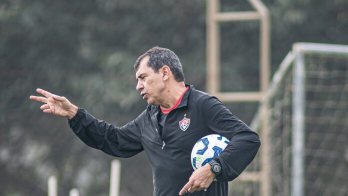 vitoria-anuncia-a-demissao-de-carille-apos-goleada-historica-do-flamengo