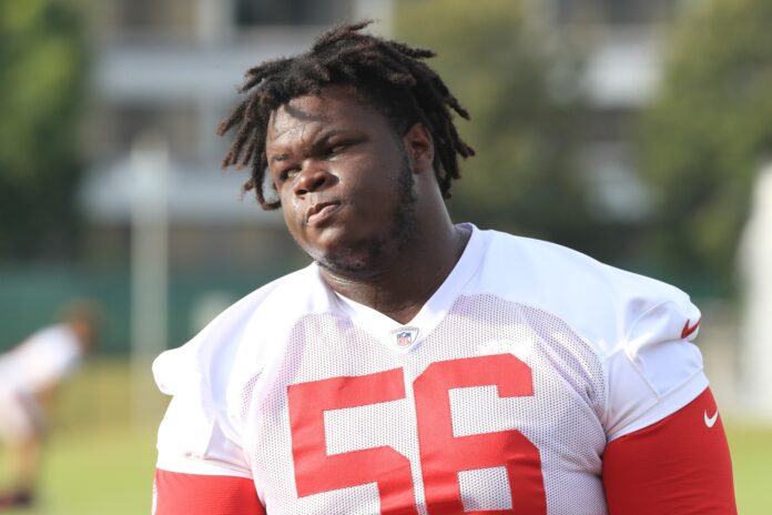 calouro-de-210-kg-e-dispensado-da-nfl-por-nao-atingir-metas-fisicas