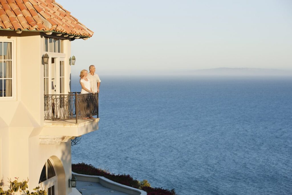 estudo-sugere-que-viver-perto-do-mar-pode-aumentar-a-longevidade