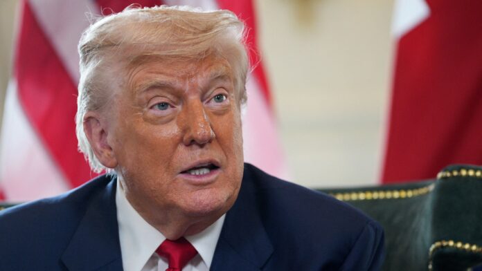 trump-aumenta-tarifas-sobre-importacoes-da-india-para-50%