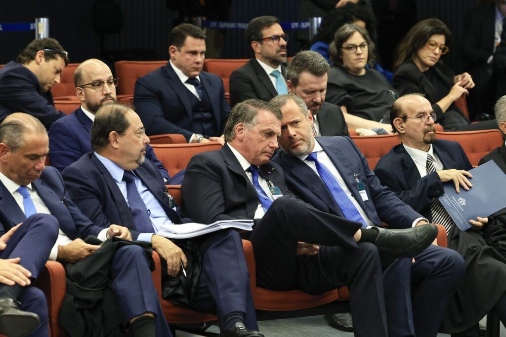 reus-da-trama-golpista-podem-faltar-ao-julgamento-no-stf;-entenda