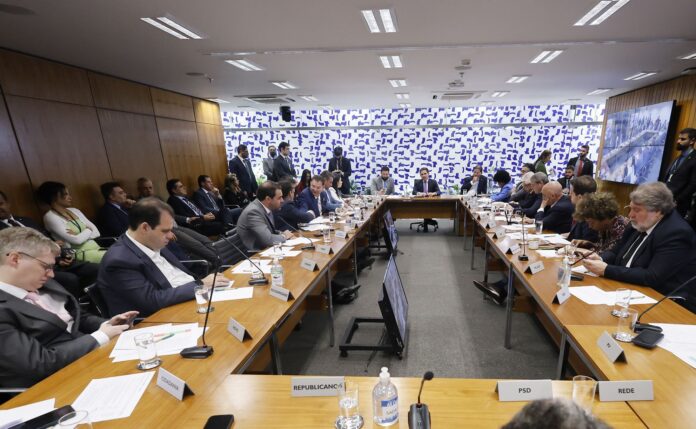 lideres-da-camara-nao-chegam-a-consenso-sobre-pecs-e-governo-ganha-tempo
