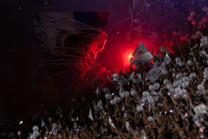 arbitro-auxiliar-e-atingido-por-objeto-em-vasco-x-botafogo