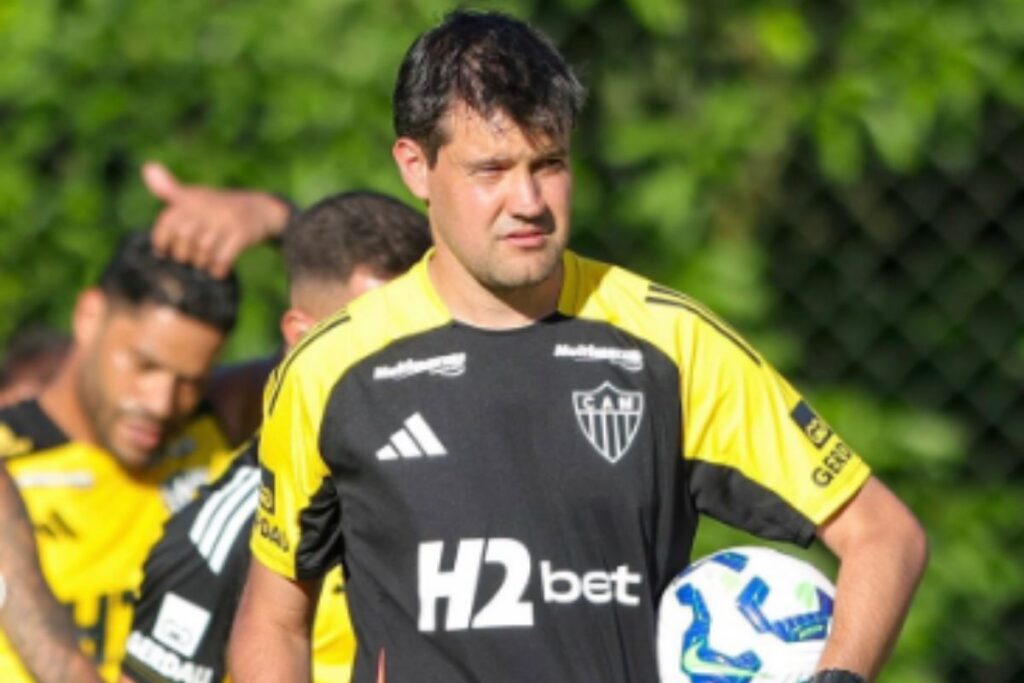 liverpool-contrata-integrante-da-comissao-de-cuca-apos-demissao.-veja