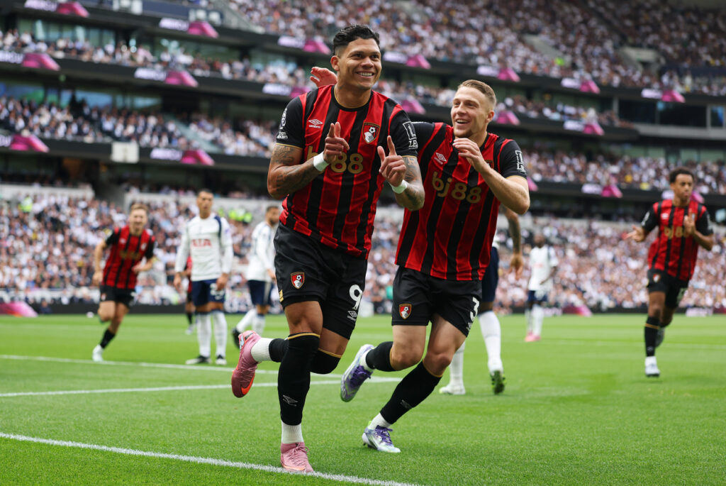 com-gol-brasileiro,-bournemouth-derrota-tottenham-na-premier-league