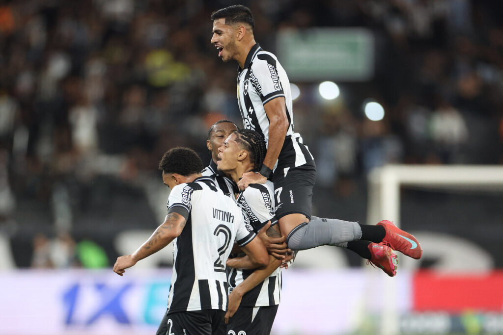 com-boa-atuacao-em-casa,-botafogo-vence-bragantino-pelo-brasileirao