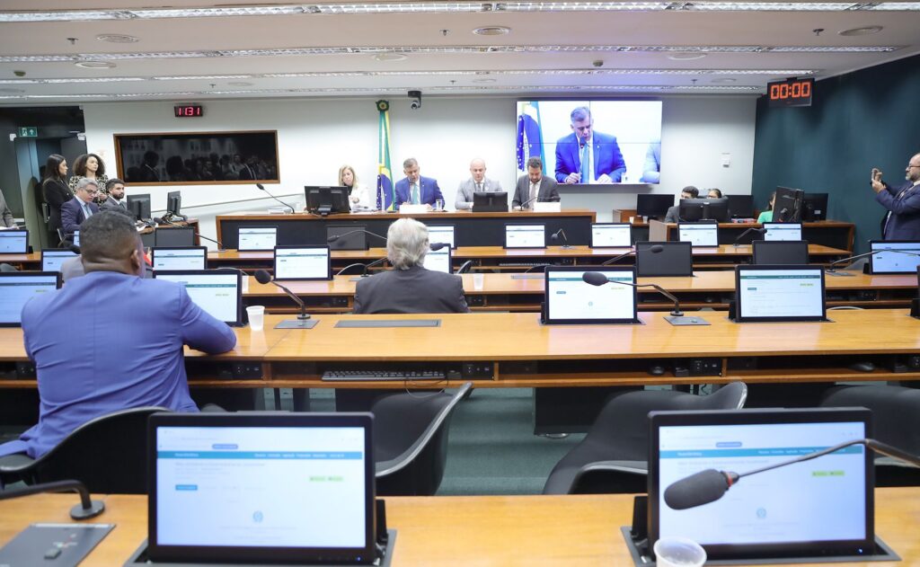 camara-pauta-analise-de-processos-contra-11-deputados;-eduardo-fica-fora