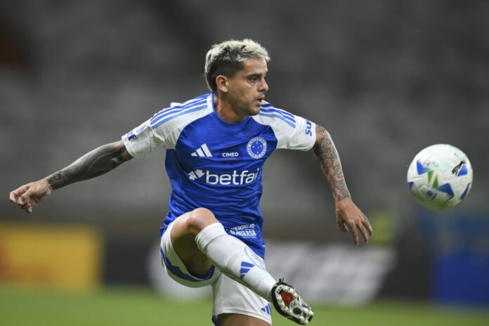 cruzeiro-confirma-lesao-de-fagner-apos-lance-com-pottker.-confira
